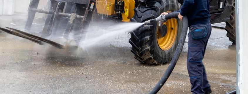 Washing,Construction,Machinery,Off,Dirt,Before,Goes,Out,Of,The