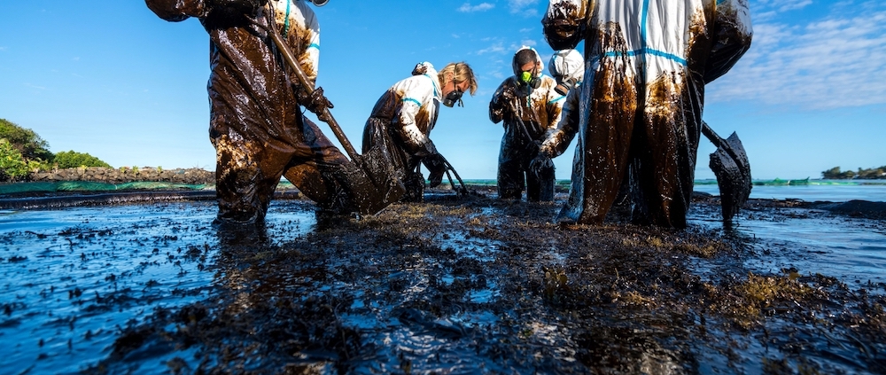 oil spill cover pic small