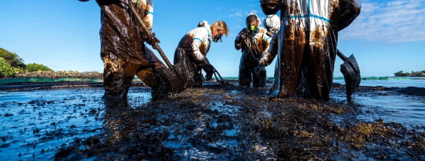 oil spill cover pic small
